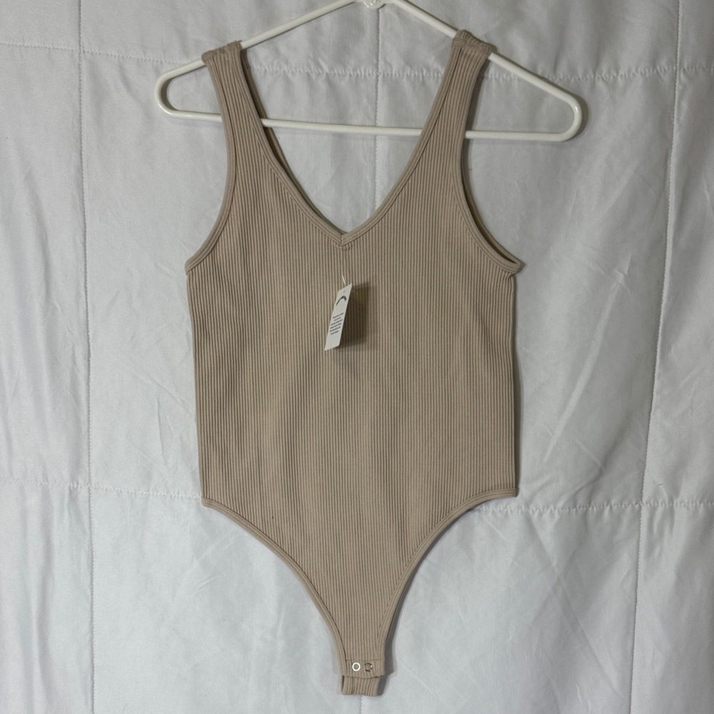 Gypsy + Jade Ribbed V-Neck Bodysuit Tan Sleeveless Snap Bottom‎ NWT S/M